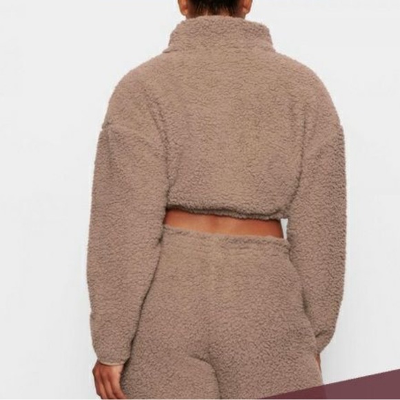 NWT SKIMS Dessert Teddy Pile High Fleece Crop Zip Up Jacket - Picture 3 of 3